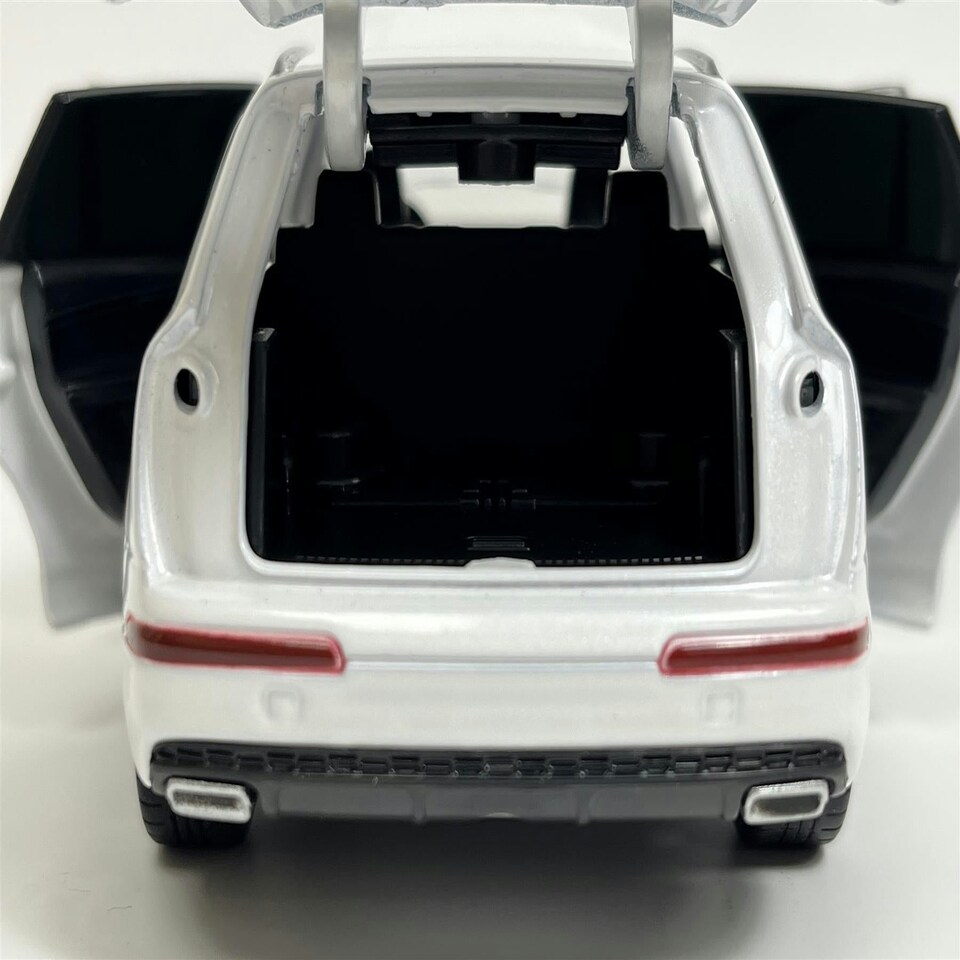 image 1 of Audi Q7 White LHD 1:32 Scale Tayumo 32140026