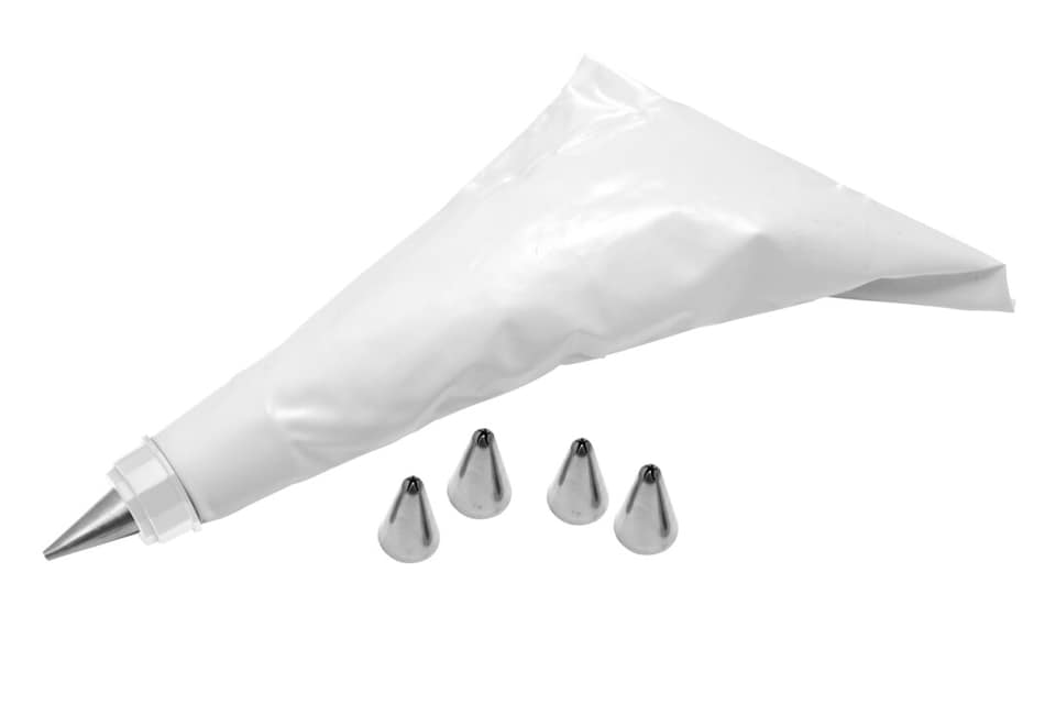 Hallie Cake Decorating Set With 5 Nozzles