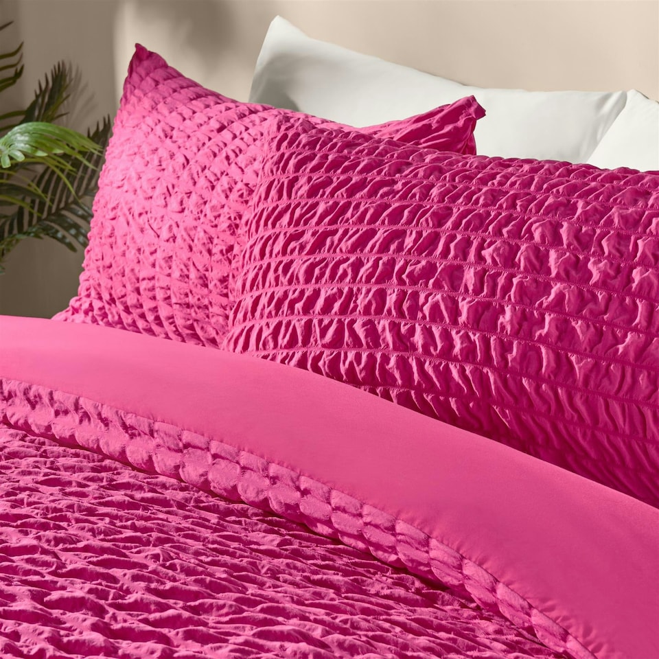 image 1 of OHS Geometric Ultra Soft Seersucker Duvet Cover Set Red | Wine | Single