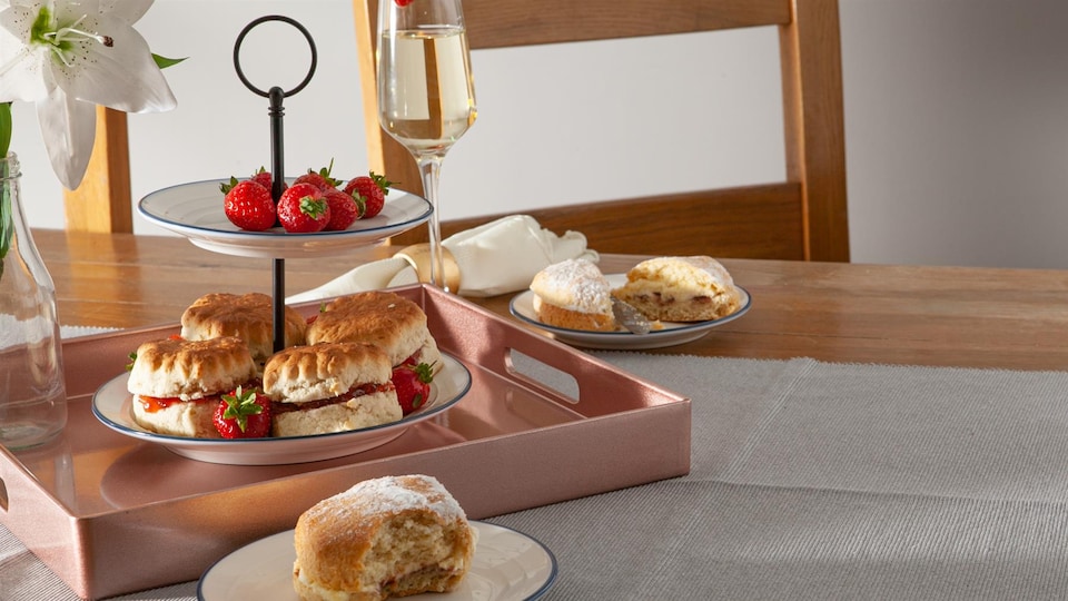 image 1 of Argon Tableware 6x Serving Trays - 33cm - Square Tray Metallic Decorative Breakfast Tray Melamine Food Tray | Pink | Rose Gold | One Size | 6