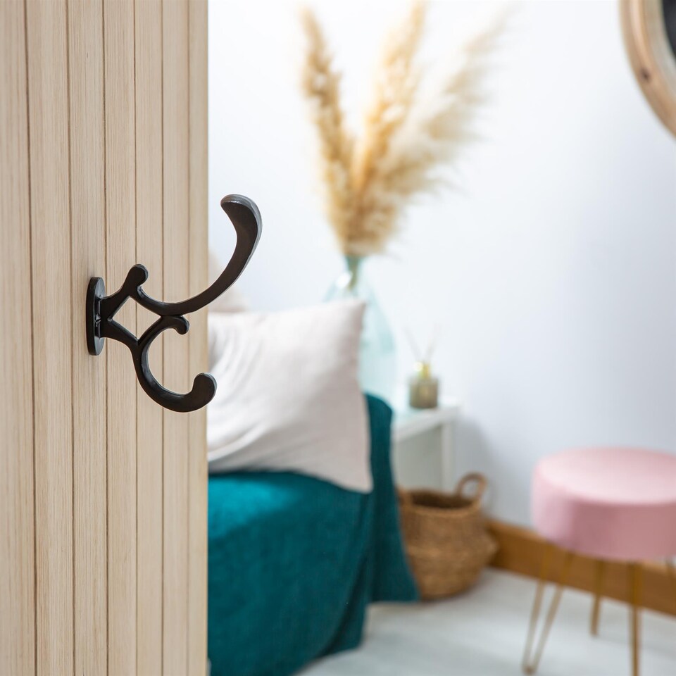 image 1 of Hammer & Tongs Ornamental Hat & Coat Hook - W30mm x H130mm - Black