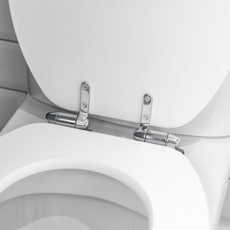 image 1 of Harbour Housewares Wooden Soft Close Toilet Seat - White | White | White