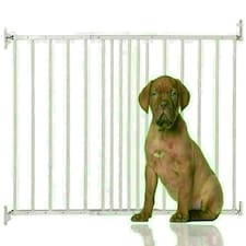 Bettacare Extending Metal Screw Fit Dog Gate, White, 62.5cm - 106.8cm, Stair Gate for Pet, Safety Barrier for Puppy