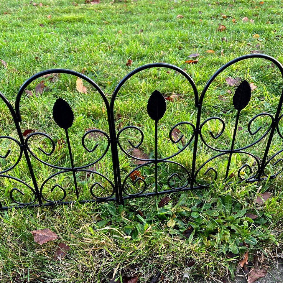 image 1 of Leaf Design Metal Garden Lawn Edging (45cm x 41cm) - 5 Panels