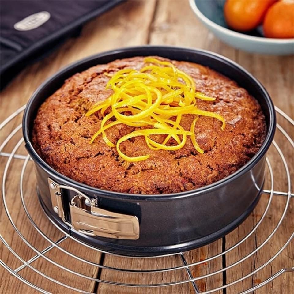 image 1 of Stellar Bakeware 8" Springform Tin
