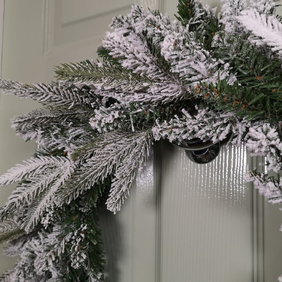 image 1 of 45cm Snow Flocked Wreath 84 Mixed PE/PVC Tips