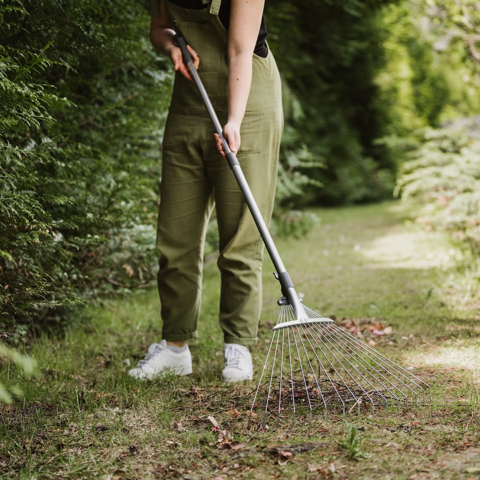 image 1 of Kent & Stowe Expanding Lawn Rake