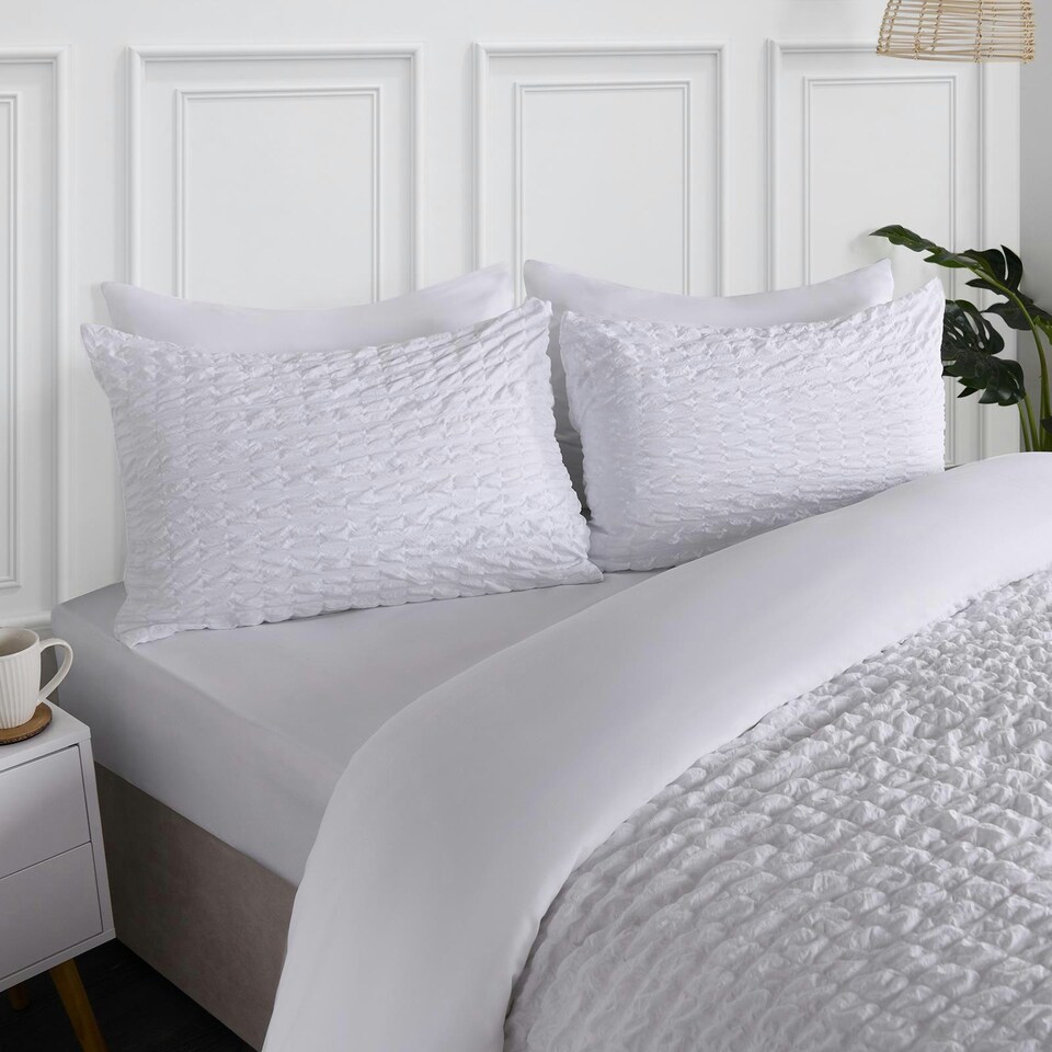 image 1 of OHS Luxury Geometric Seersucker Duvet Quilt Bedding Set, Super King - White