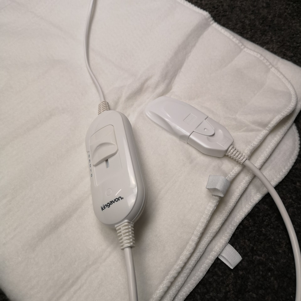 image 1 of 150cm 2 x 60W King Size White Electric Blanket Throw with Temperature Settings