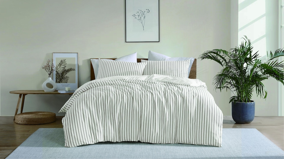image 1 of Ezysleep Cationic Stripe Duvet Cover Set Breathable Fabric Bedding Single Double King