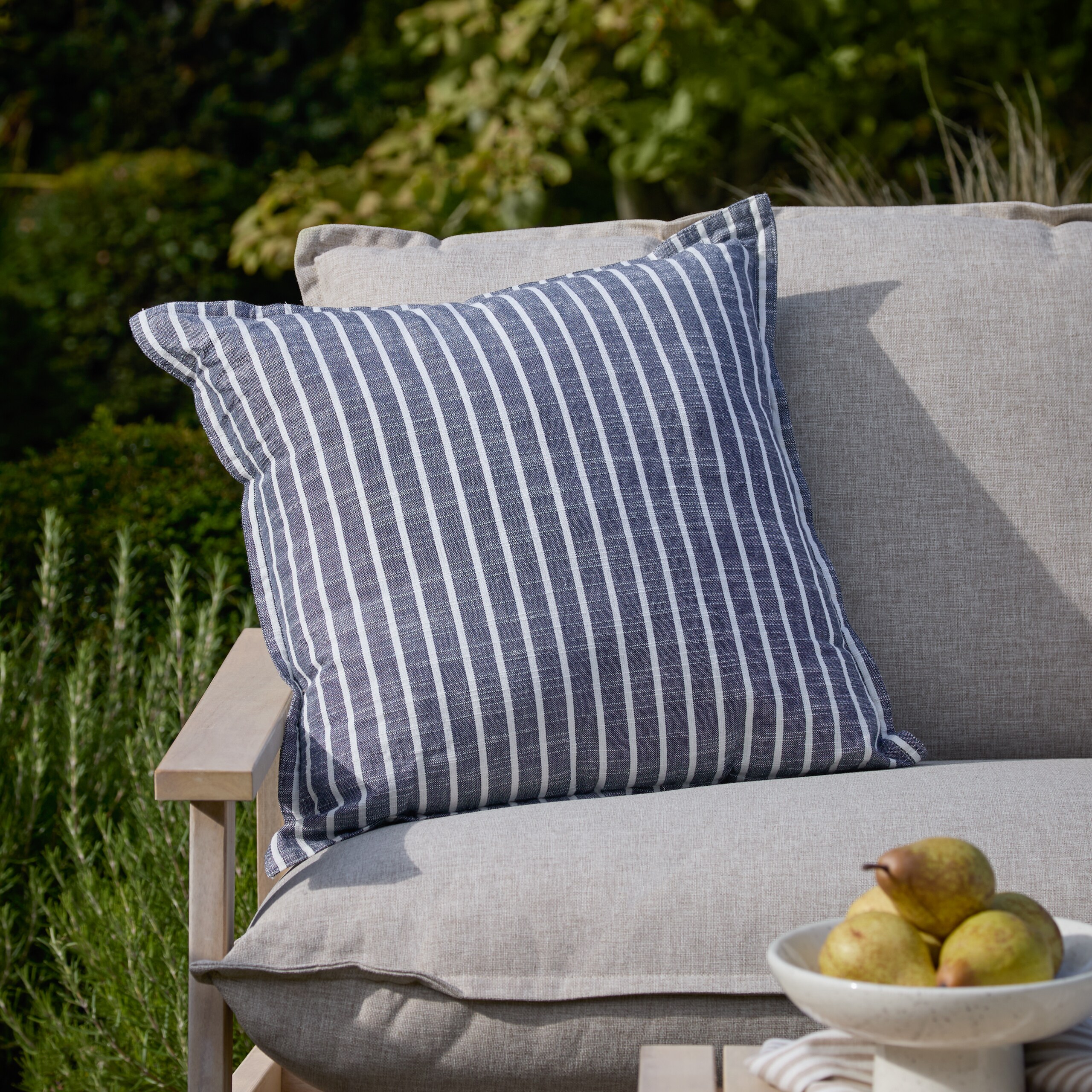 デッドストックTENDERLOIN テンダーロイン T-CUSHIONクッション Yard Hessle Stripe Outdoor Cushion | Blue | Navy - Tesco Groceries