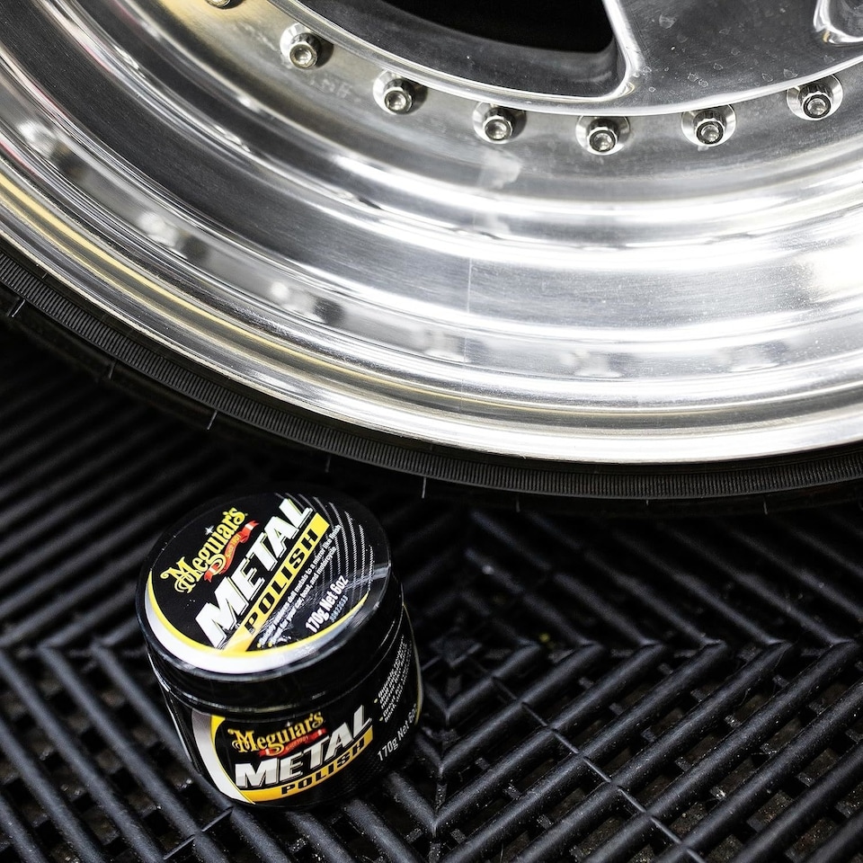 image 1 of Meguiar's Metal Polish-EU Mirror Finish Chrome Aluminum 177ml G211606EU