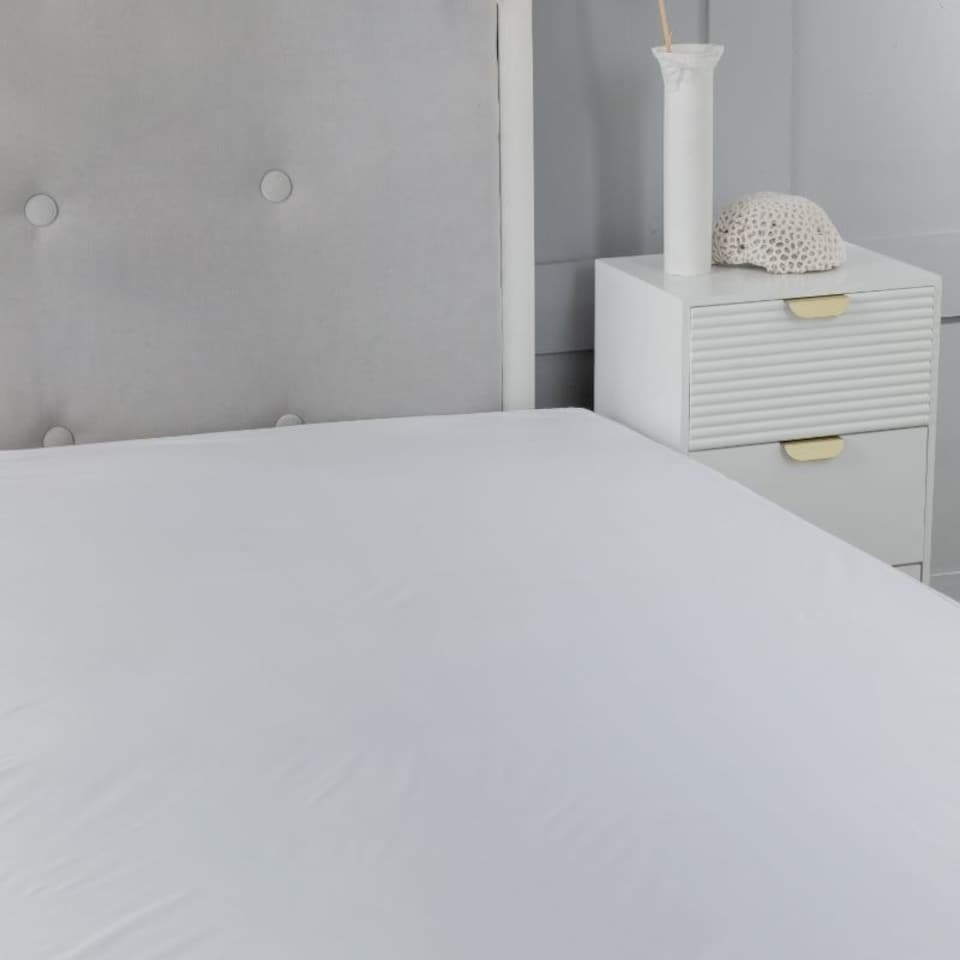 image 1 of Anti Bed Bug Mattress Protector Waterproof Fully Encased Zipped Mattress Cover Dust Mite Proof White | King