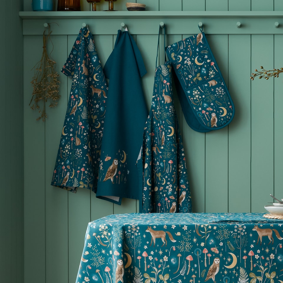 image 1 of Catherine Lansfield Enchanted Twilight Animals Cotton Kitchen Oven Glove