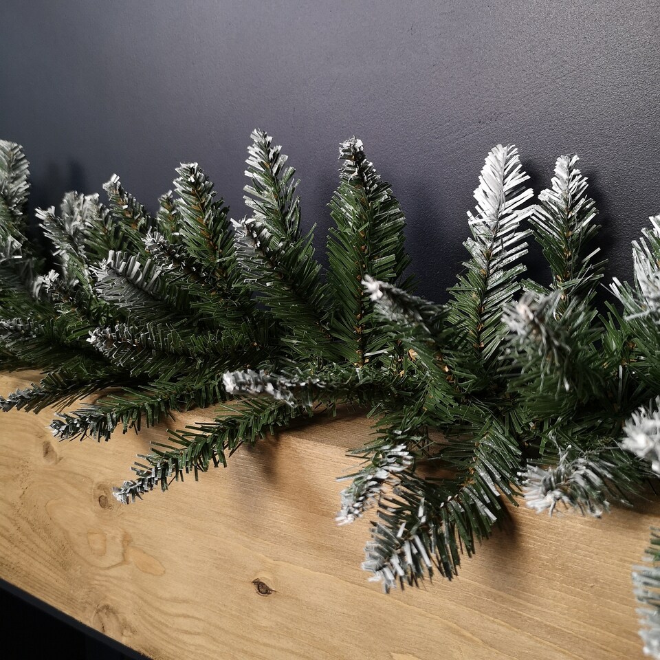 image 1 of 2.7m x 25cm Snow Tipped Plain Christmas Garland with 200 Tips