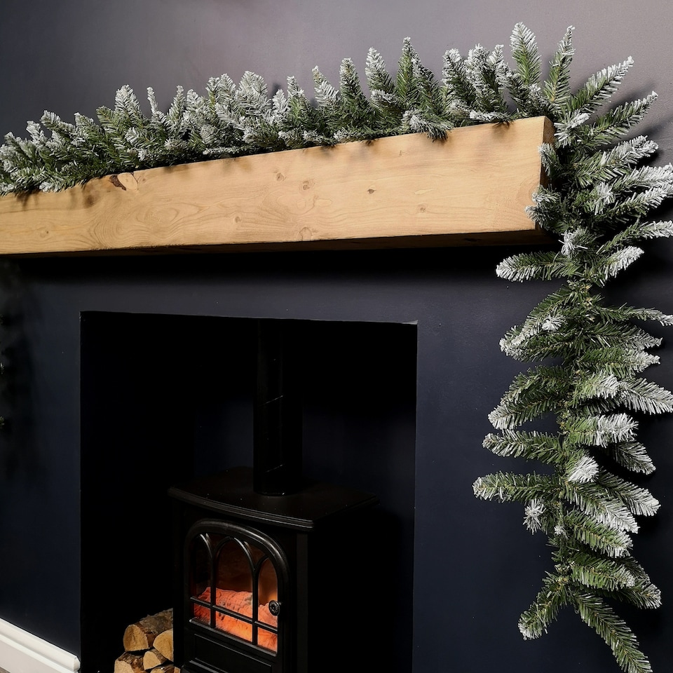 image 1 of 2.7m x 25cm Snow Tipped Plain Christmas Garland with 200 Tips