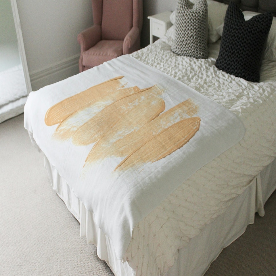 image 1 of Foundation cream (Blanket)