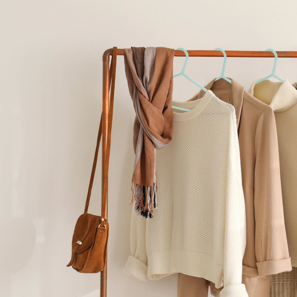 image 1 of Keplin Adult Plastic Coat Hangers Strong Slim Space Saving with Trouser Bar and Hooks