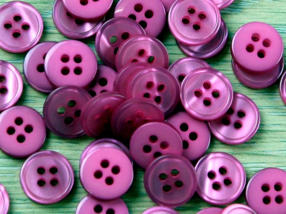 Trimits Fuchsia Pink Round Shiny Buttons for Dressmaking - 13mm - per value pack of 50