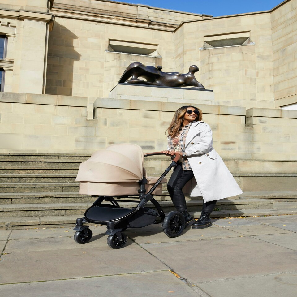 image 1 of Stomp Luxe 12pc Travel System with Stratus i-Size Car Seat & ISOFIX Base, Carrycot, Reversible Seat, Rain Cover & More (Black/Charcoal Grey/Black)