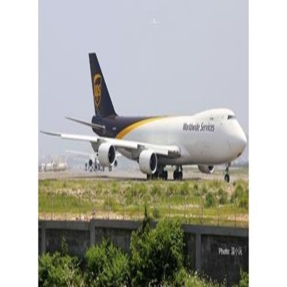 Herpa Wings Snapfit UPS Boeing 747-8F N607UP (1:250)