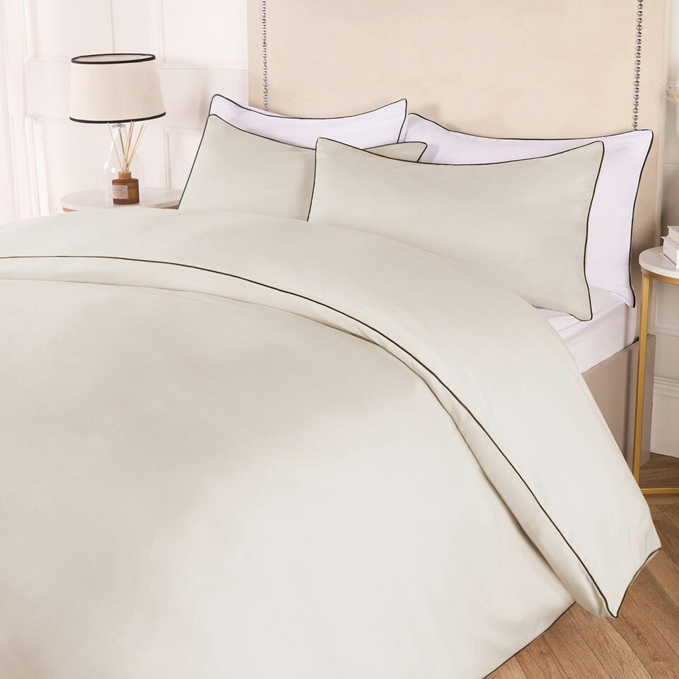 image 1 of OHS Luxury Soft Microfibre Piped Edge Duvet Quilt Cover and Pillowcase Set White | White/Grey | King