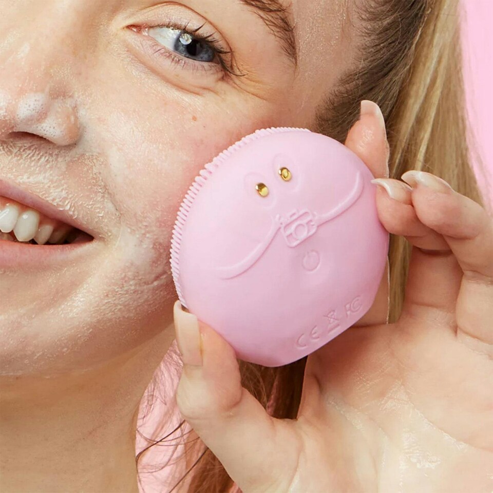image 1 of FOREO LUNA Play Smart 2 Facial Cleansing Brush Travel-Friendly, Tickle Me Pink