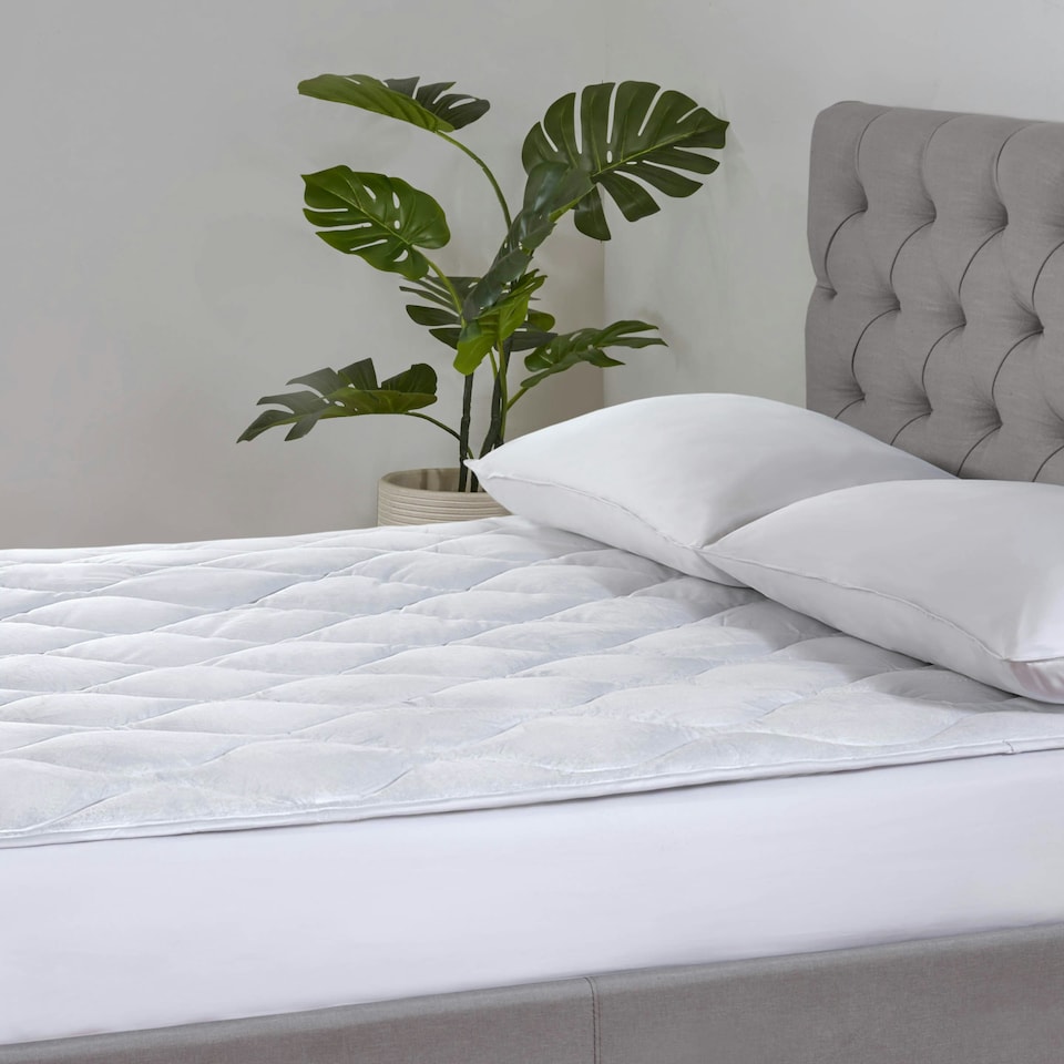 image 1 of BHS Hotel Collection Plush Topper, King White | King