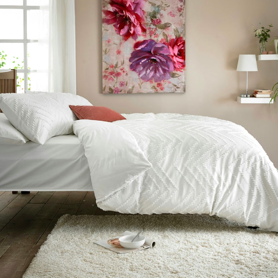 image 1 of Deluxe Tufted Microfibre Zigzag Duvet Cover Set White | White | Super King