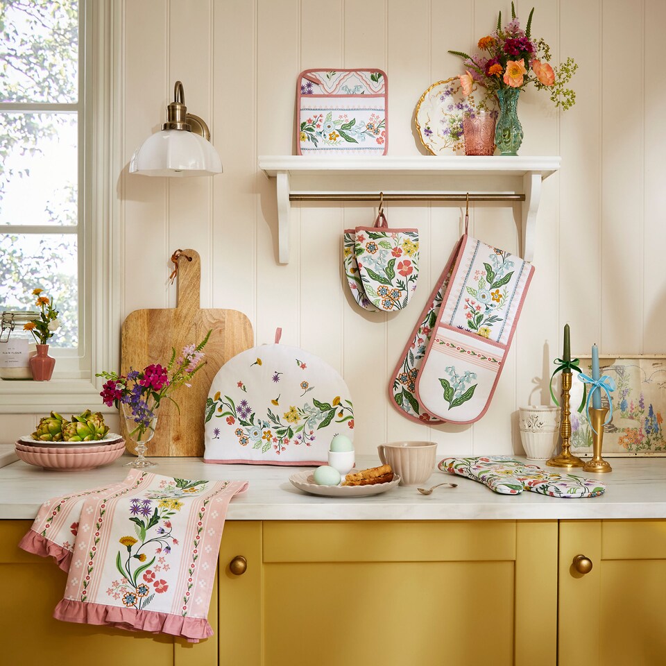 image 1 of Ulster Weavers Petals & Prose Double Oven Glove Pink