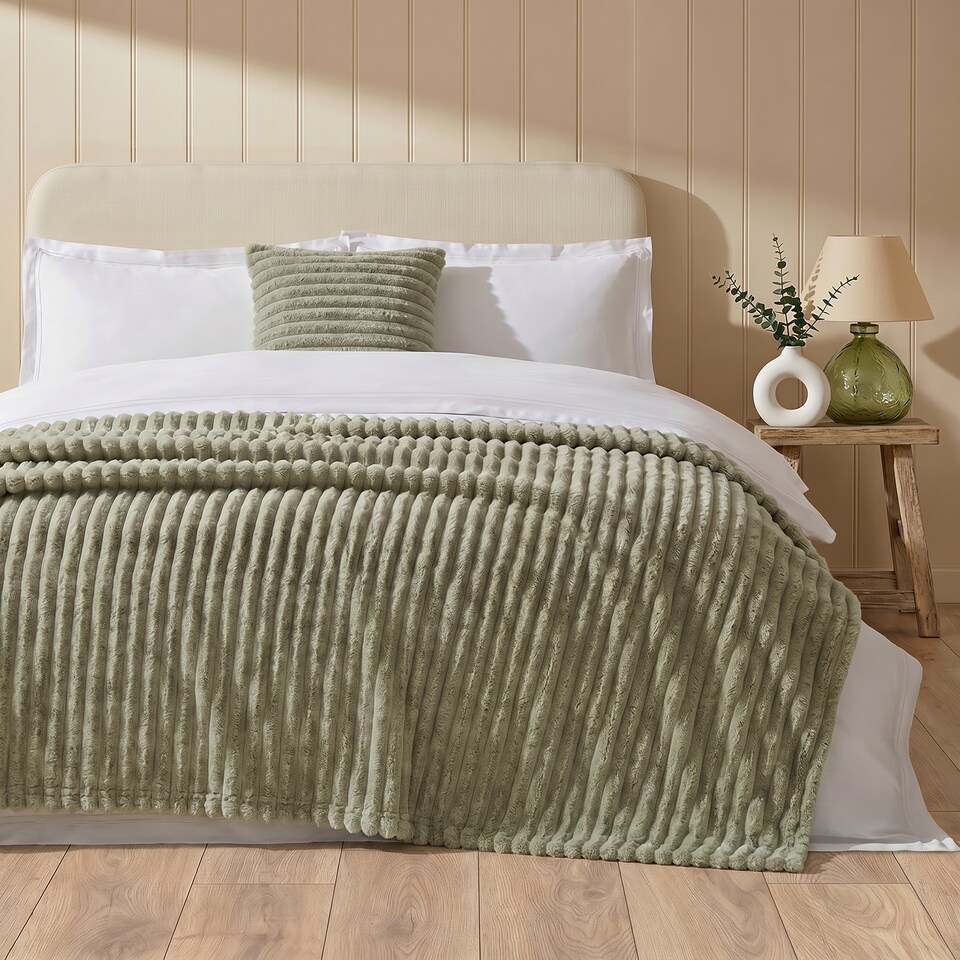 image 1 of OHS Faux Fur Ribbed Fleece Throw Blanket Winter Warm Supersoft