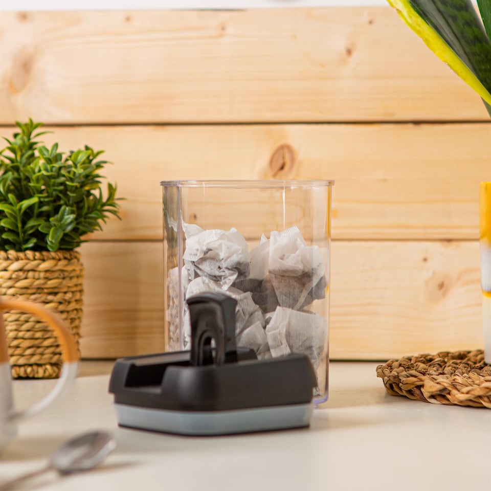 image 1 of Argon Tableware Flip Lock Plastic Food Storage Containers - 800ml - Black - Pack of 3