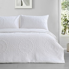 Intimates Winchester Pinsonic Quilted Luxury Bedspread Set White | White | One Size
