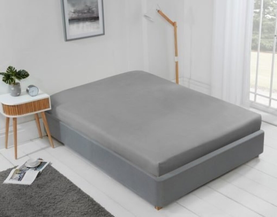 image 1 of Luxor Collection 200 Thread Count Luxury Egyptian Cotton Fitted Sheet in Silver - King