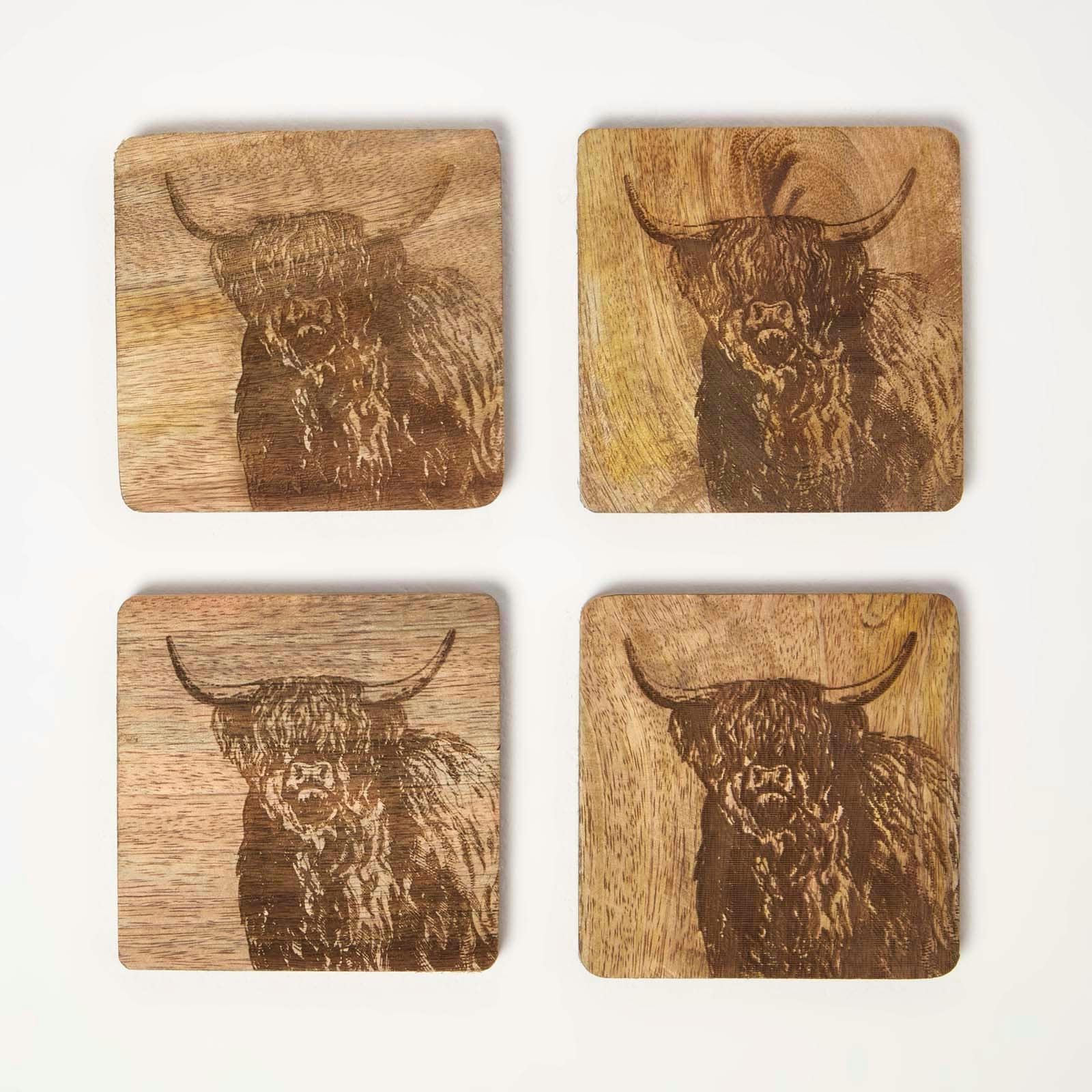Homescapes Wooden Coaster Set with Highland Cow Design, Set of 4 in Natural