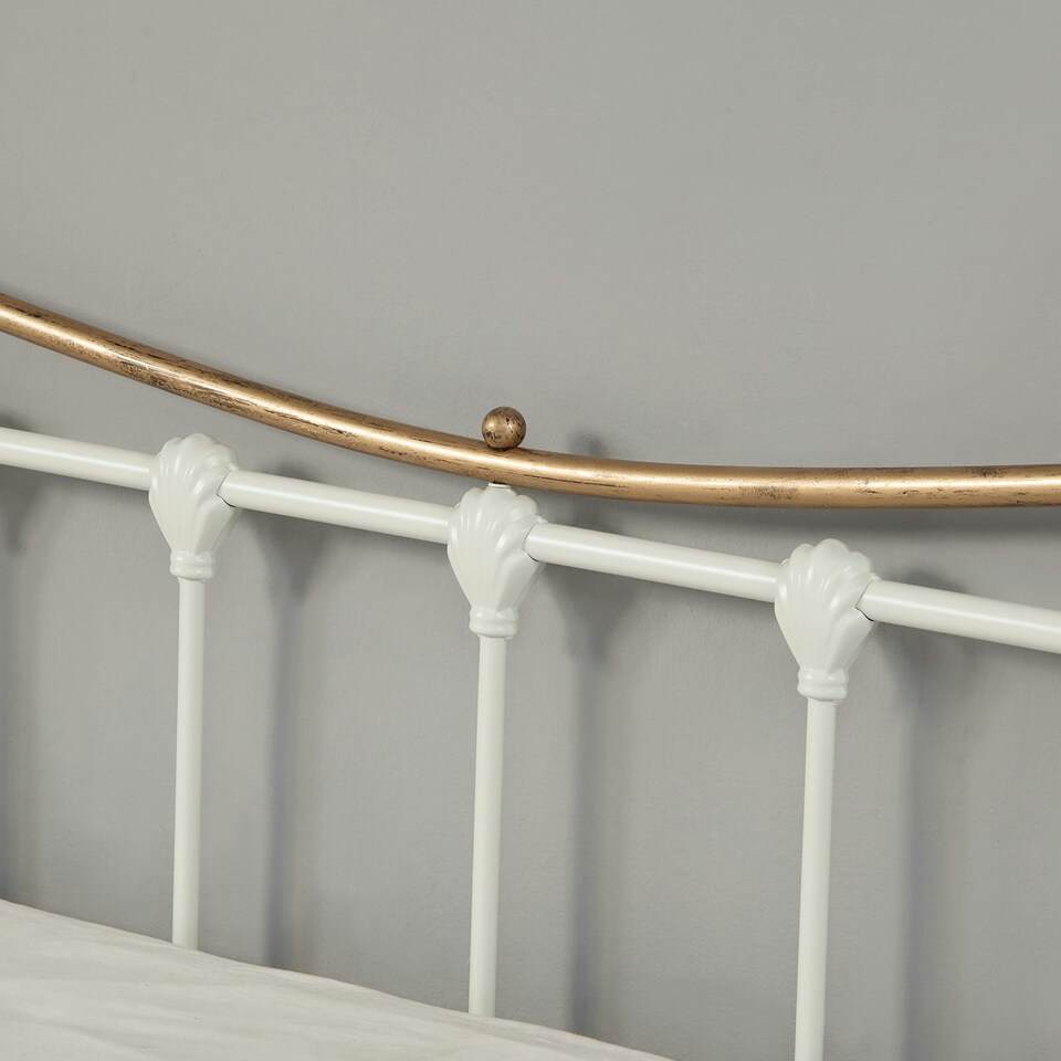 image 1 of Newnham Classic Victorian Style Living Room Bedroom Brass Metal Day Bed Frame (Single)