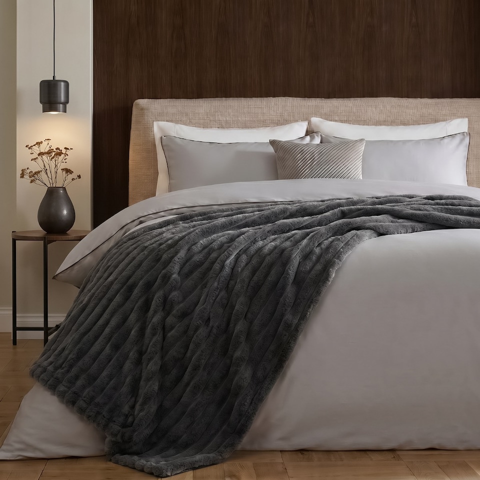 image 1 of OHS Faux Fur Ribbed Fleece Throw Blanket Winter Warm Supersoft