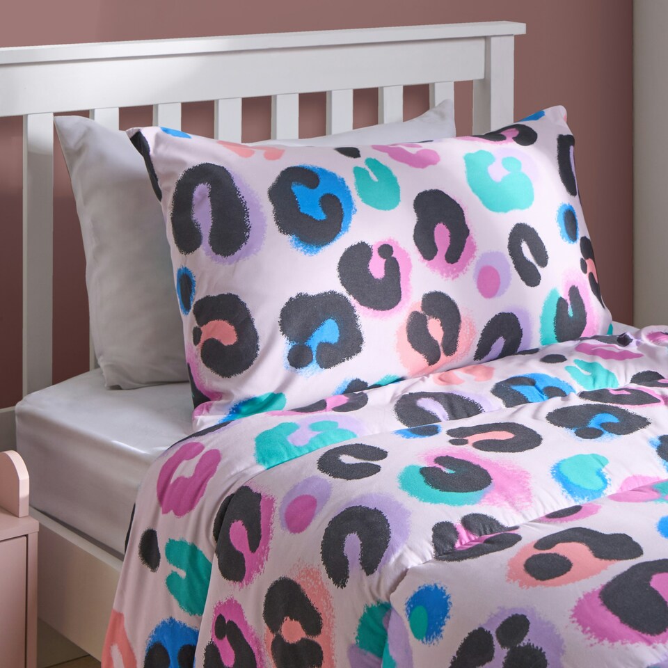 image 1 of OHS Reversible Coverless 10.5 Tog Soft Plush All Year Round Duvet Cover and Pillowcase Bedding Set Pink | Leopard | Single