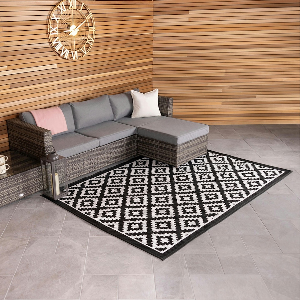 image 1 of Charles Bentley Diamond Pattern Lightweight Waterproof Indoor/Patio Large Rug