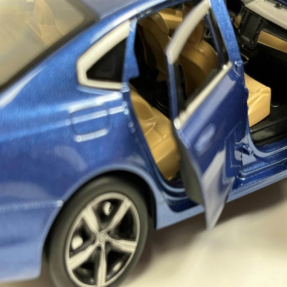 image 1 of Volvo S90 Bursting Blue LHD 1:32 Scale Pull Back & Go Tayumo 32100010
