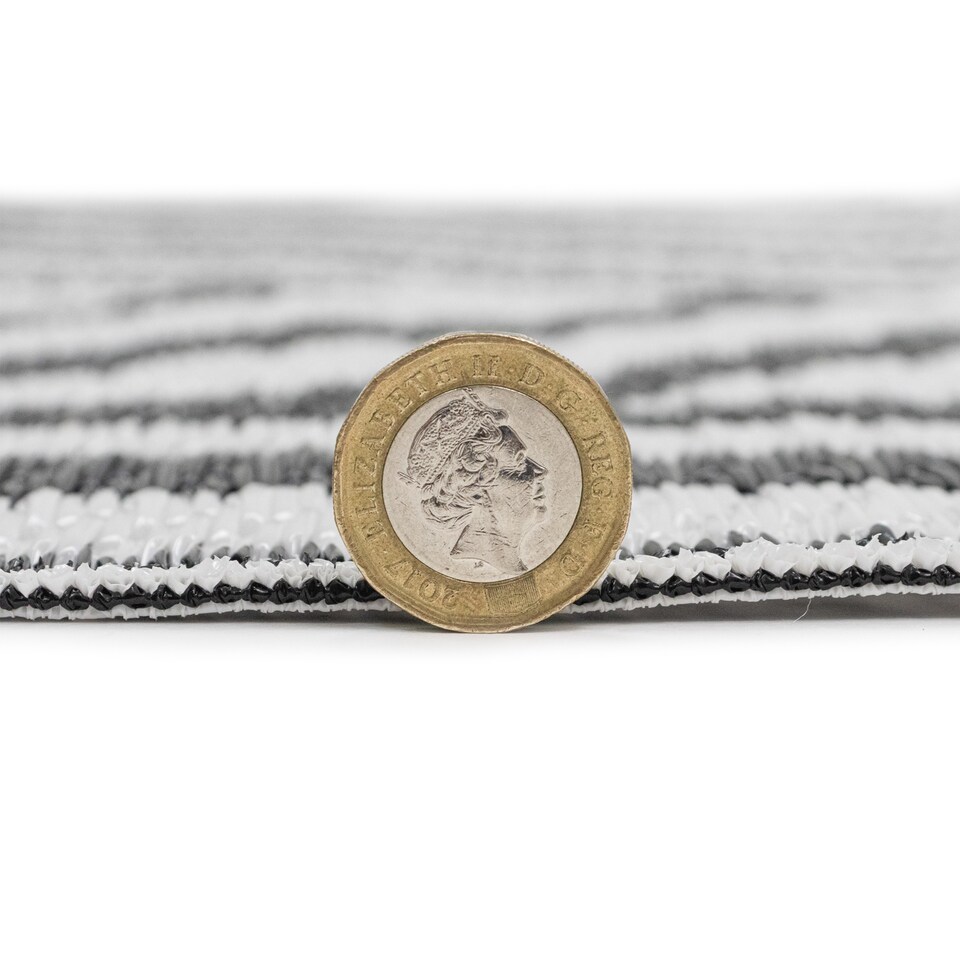 image 1 of JVL Lightweight Reversible Outdoor Rug – Geometric Pattern, Plastic Woven, 120 x 170 cm