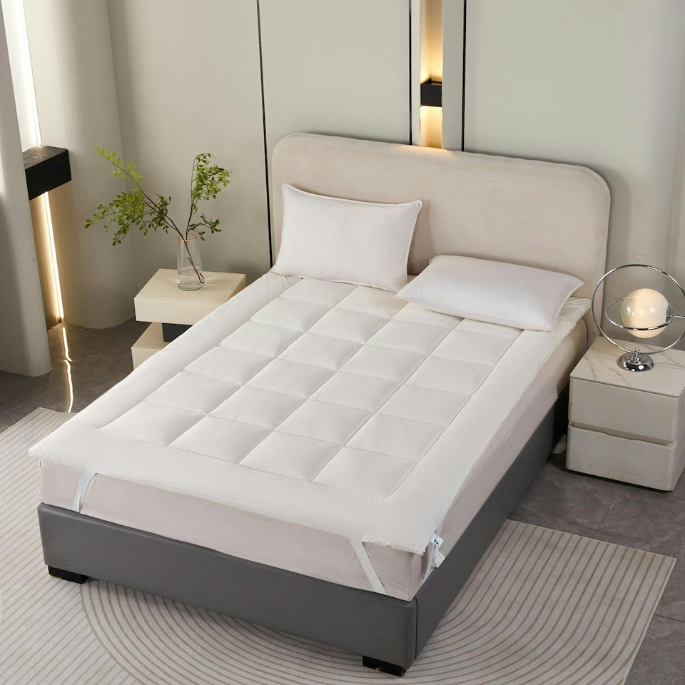 image 1 of Homescapes Premium Wool Mattress Topper - Deep Fitting Comfort | White