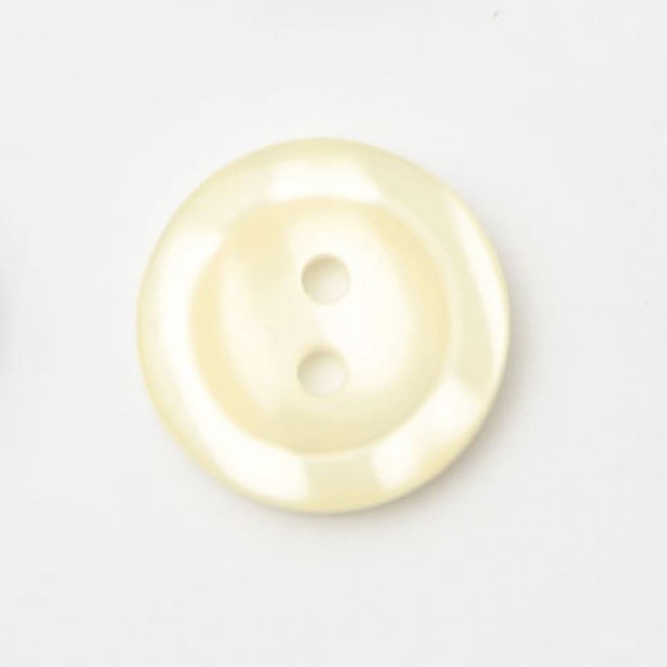 Minerva Natural Round Plastic Buttons for Dressmaking - 20mm - per value pack of 100