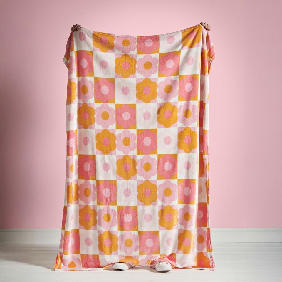 image 1 of Catherine Lansfield Retro Daisy Cosy Fleece 130x170cm Blanket Throw Pink