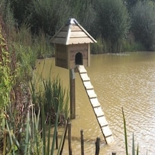 Waterfowl or Duck Nesting Box on post Brown | One Size