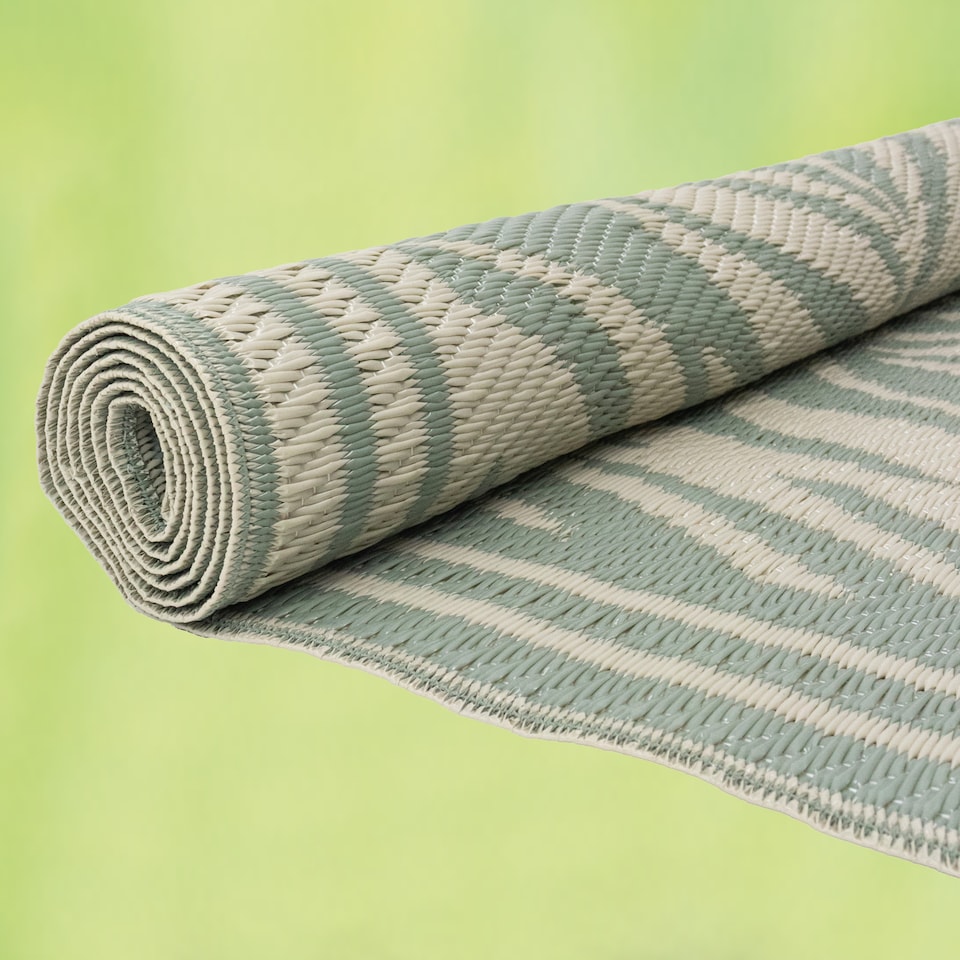 image 1 of JVL Lightweight Reversible Outdoor Rug – Large Leaf Pattern, Plastic Woven 150 x 210 cm