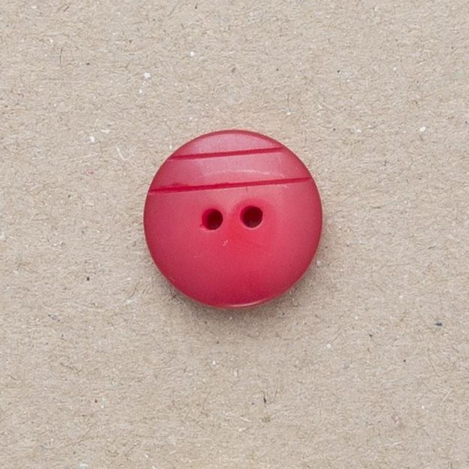 Minerva Red Round Plastic Buttons for Dressmaking - 15mm - per value pack of 100