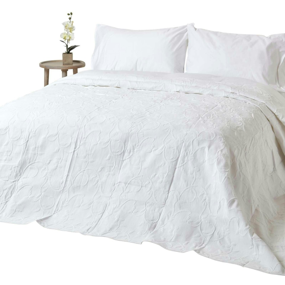 image 1 of Homescapes White Cotton Rich Floral Metelassé Pattern Bedspread - Double | White