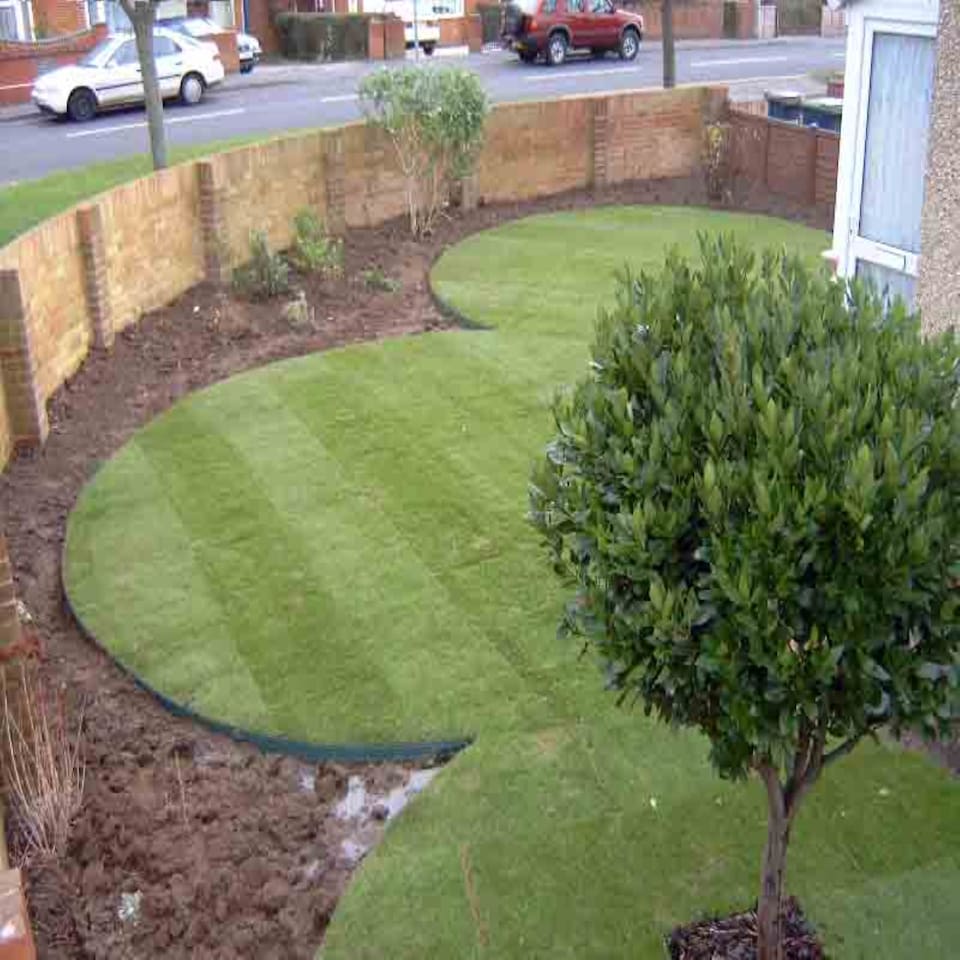 image 1 of Swift Edge Garden Edging - Lawns, Borders, Pathways, Plots, Flowerbeds, Landscaping - Aluminium 100mm tall - 12m pack - Green | Green | 12m | 1