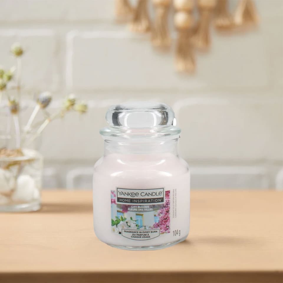 image 1 of Yankee Candle  Home Inspiration City Blooms 104 g